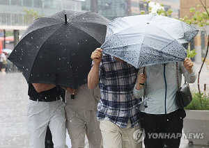 낮 체감 33도까지 올라…밤부터 전국 강하고 많은 비
