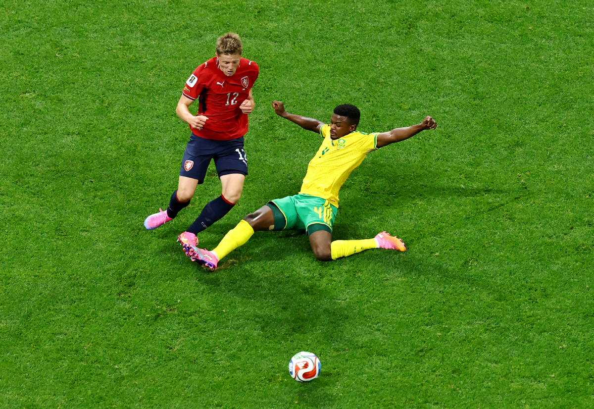 Soccer Football - FIFA World Cup 2026 - Group A - Czech Republic v South Africa - Atlanta Stadium, Atlanta, Georgia, U.S. - June 18, 2026 Czech Republic's Lukas Cerv in action with South Africa's Teboho Mokoena REUTERS/Bernadett Szabo