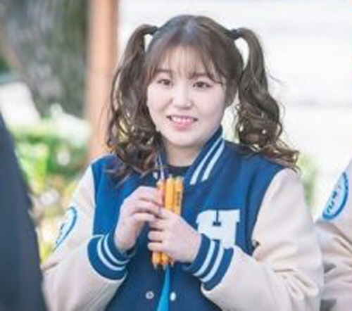 '조재현 딸' 조혜정, 너무 변해서 못 알아볼 뻔..파격 백리스로 뽐낸 성숙미