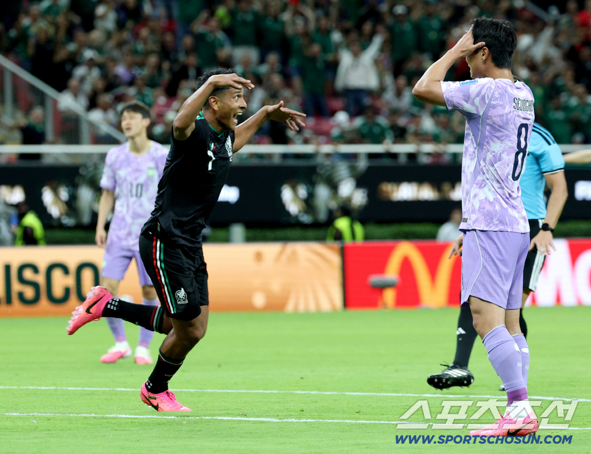 19일(한국시각) 멕시코 과달라하라 사포판의 에스타디오 과달라하라에서 열린 2026 북중미월드컵 대한민국과 멕시코의 경기. 멕시코에게 선취골 허용한 축구대표팀. 사포판(멕시코)=허상욱 기자 wook@sportschosun.com/2026.06.19/