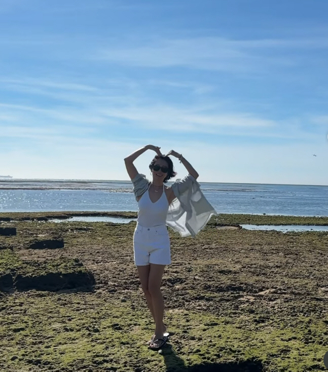 '현빈♥' 손예진, 모공·주름 다 보이는데...무보정 셀카에도 '이유 있는 자신감'
