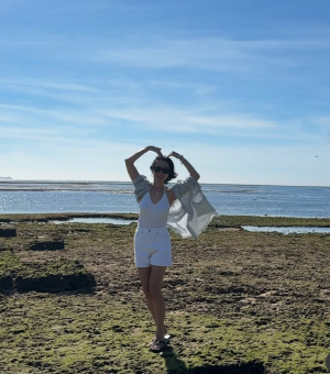 '현빈♥' 손예진, 모공·주름 다 보이는데...무보정 셀카에도 '이유 있는 자신감'