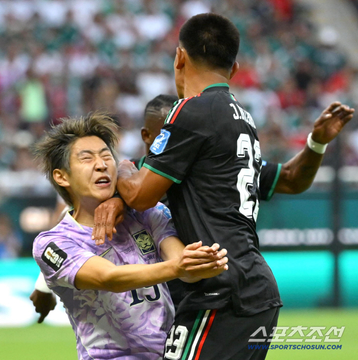 '테크니션→굿 패스' 외신 극찬에도 고개 숙인 이강인…얼굴 맞고 쓰러져도 NO 카드 "다음 경기 꼭 승리하겠다"