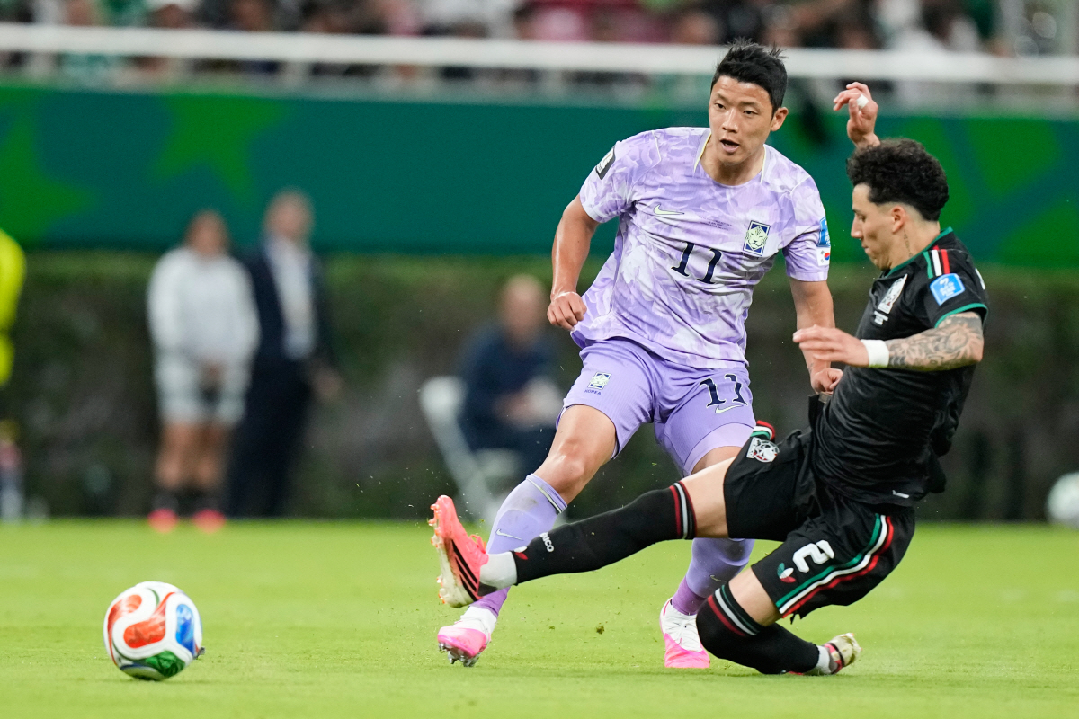 South Korea's Hwang Hee-chan (11) and Mexico's Jorge Sanchez (2) battle for the ball during the World Cup Group A soccer match between Mexico and South Korea in Zapopan, near Guadalajara, Mexico, Thursday, June 18, 2026. (AP Photo/Fernando Llano)