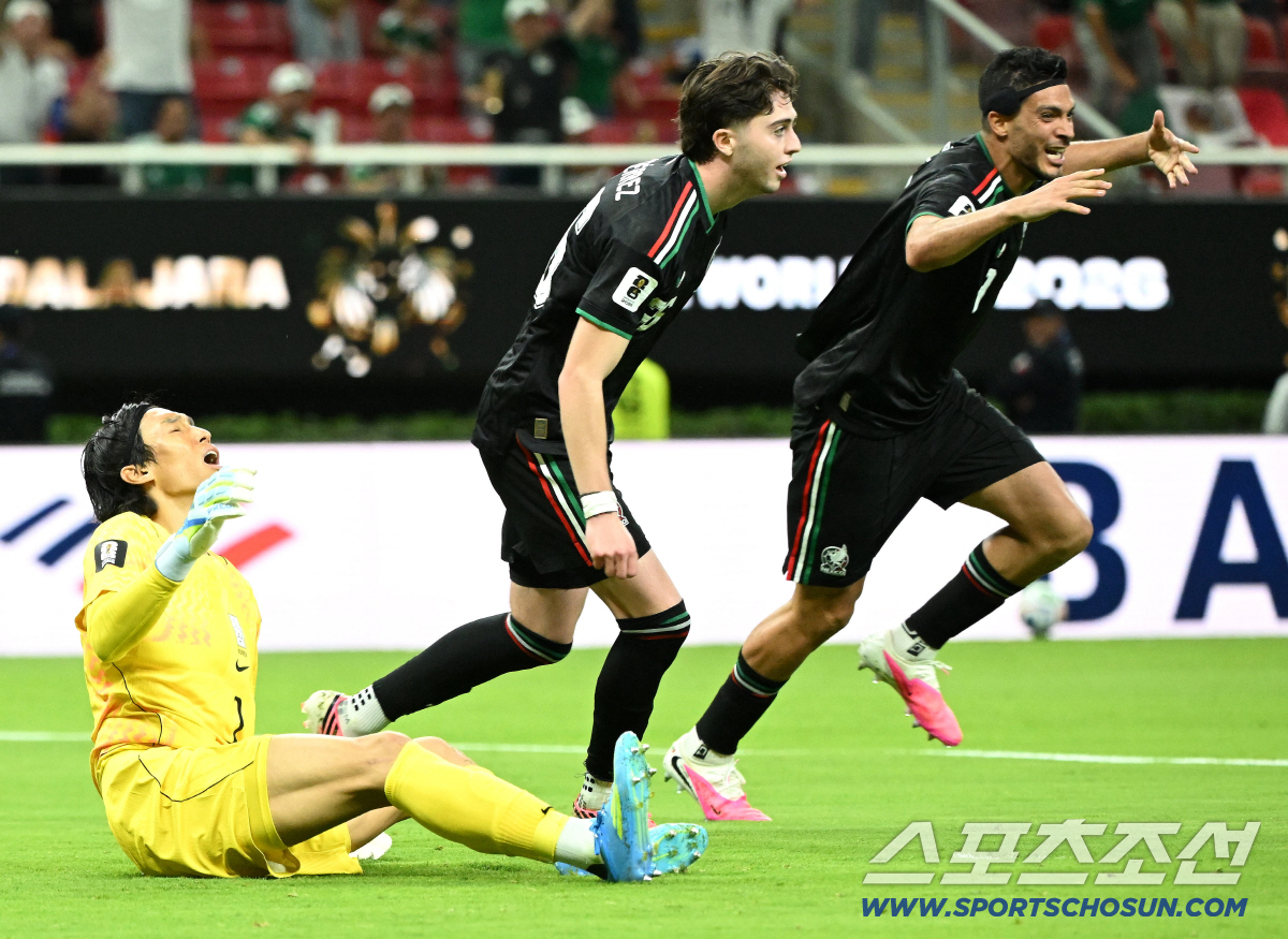 19일(한국시각) 멕시코 과달라하라 사포판의 에스타디오 과달라하라에서 열린 2026 북중미월드컵 대한민국과 멕시코의 경기. 멕시코에게 선취골 허용한 김승규 골키퍼. 사포판(멕시코)=허상욱 기자 wook@sportschosun.com/2026.06.19/