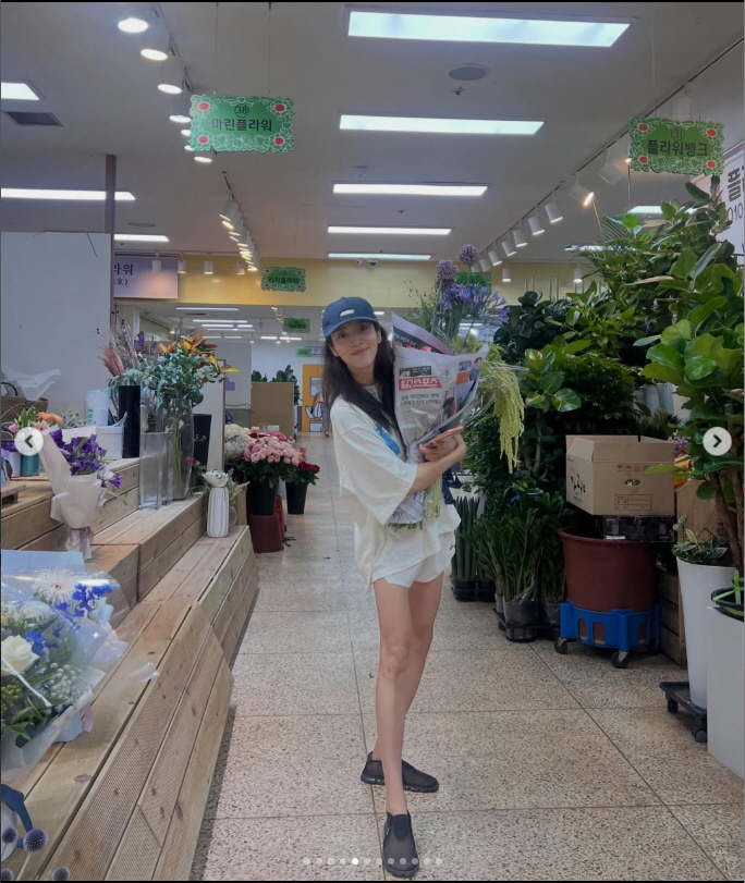 손담비, 딸 대신 꽃다발 품에 가득 안고 힐링…MZ샷 도전까지