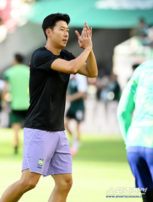 "손흥민, 너는 멕시코 사람"→"맛있는 타코 먹어라" 환호할 땐 언제고, 킥오프 전부터 쏟아진 극심한 야유, 태극전사 짓누른 개최국 효과