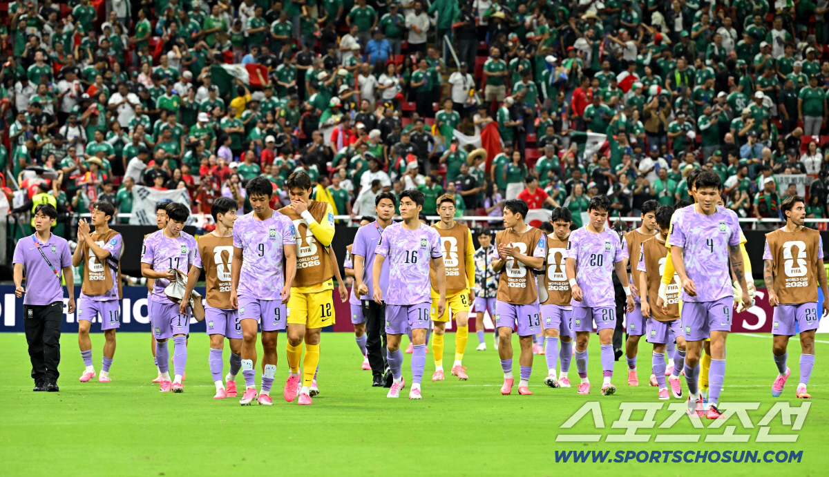 19일(한국시각) 멕시코 과달라하라 사포판의 에스타디오 과달라하라에서 열린 2026 북중미월드컵 대한민국과 멕시코의 경기. 축구대표팀이 멕시코에 0-1 패배했다. 경기 종료 후 그라운드를 나서는 축구대표팀 선수들. 사포판(멕시코)=허상욱 기자 wook@sportschosun.com/2026.06.19/