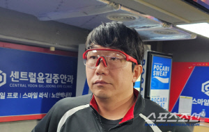 '韓역대 2번째 위업' KIA 양현종의 솔직한 고백 "후배들에게 '해줘' 바라는 입장…옛날 같지 않아 미안해" [인터뷰]