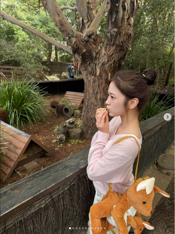 안유진, 뼈말라인데 복근만 선명하네…호주서 공개한 반전 몸매
