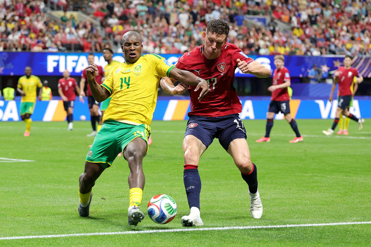 ATLANTA, GEORGIA - JUNE 18: Mbekezeli Mbokazi #14 of South Africa competes for the ball against Lukas Provod #17 of Czechia during the FIFA World Cup 2026 Group A match between Czechia and South Africa at Atlanta Stadium on June 18, 2026 in Atlanta, Georgia. Alex Slitz/Getty Images/AFP (Photo by Alex Slitz / GETTY IMAGES NORTH AMERICA / Getty Images via AFP)