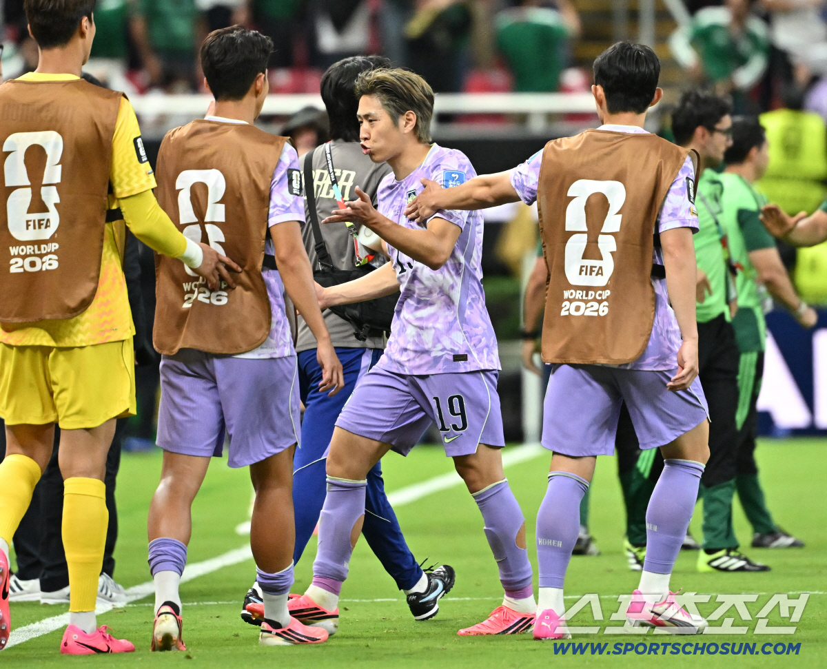 19일(한국시각) 멕시코 과달라하라 사포판의 에스타디오 과달라하라에서 열린 2026 북중미월드컵 대한민국과 멕시코의 경기. 대한민국이 0대1로 패했다. 이강인이 아쉬움 가득한 표정으로 그라운드를 나서고 있다. 사포판(멕시코)=허상욱 기자 wook@sportschosun.com/2026.06.19/