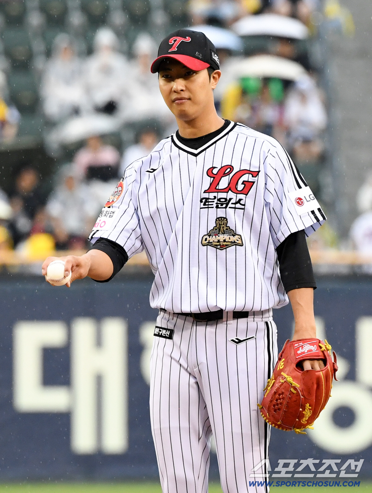 19일 잠실구장에서 열린 LG와 두산의 경기. LG 이정용이 역투하고 있다. 잠실=박재만 기자 pjm@sportschosun.com/2026.06.19/