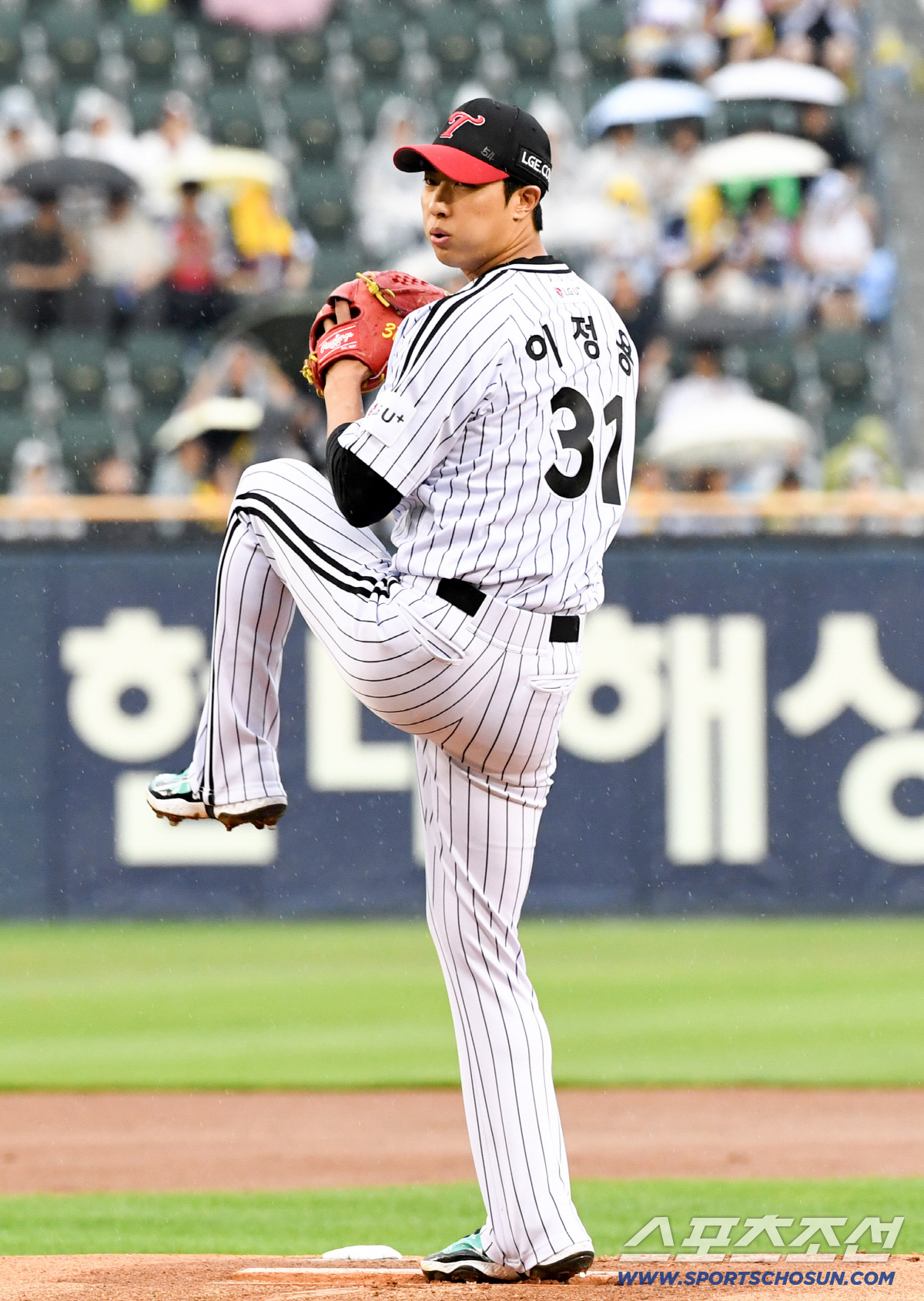 19일 잠실구장에서 열린 LG와 두산의 경기. LG 이정용이 역투하고 있다. 잠실=박재만 기자 pjm@sportschosun.com/2026.06.19/