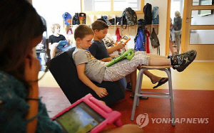 노르웨이, 초등생 AI 금지…"읽고 쓰기 배우는 게 중요"