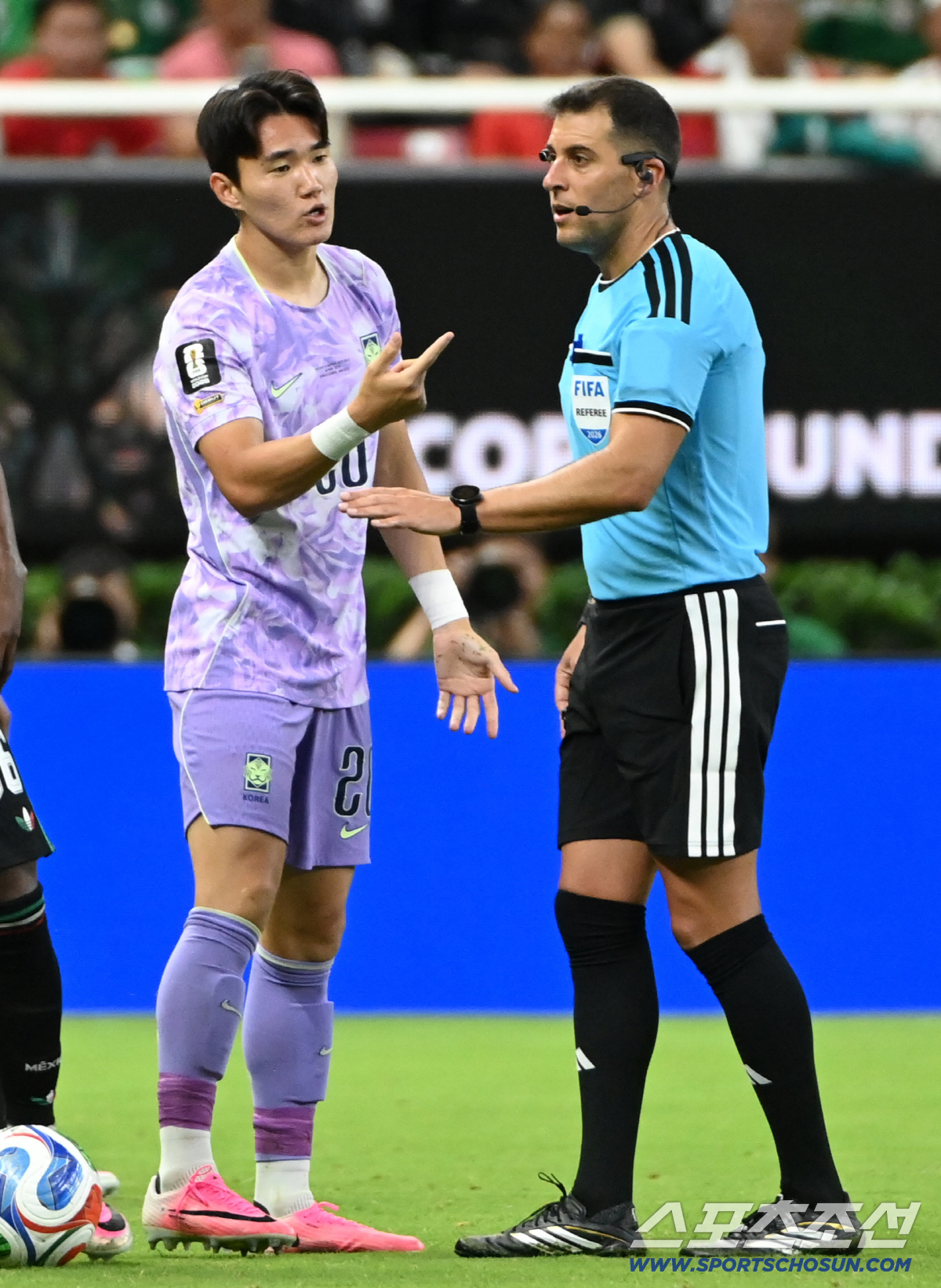 19일(한국시각) 멕시코 과달라하라 사포판의 에스타디오 과달라하라에서 열린 2026 북중미월드컵 대한민국과 멕시코의 경기. 양현준이 가야르도와 공을 다투다 넘어진 후 심판에게 어필하고 있다. 사포판(멕시코)=허상욱 기자 wook@sportschosun.com/2026.06.19/