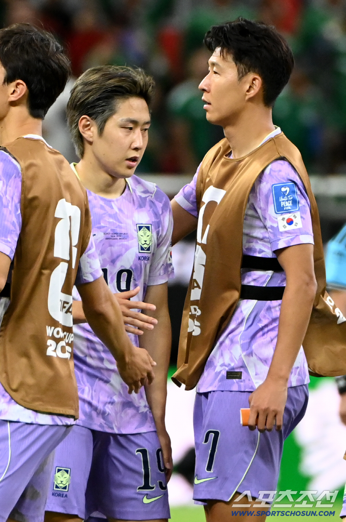 19일(한국시각) 멕시코 과달라하라 사포판의 에스타디오 과달라하라에서 열린 2026 북중미월드컵 대한민국과 멕시코의 경기. 대한민국이 0대1로 패했다. 손흥민과 이강인이 서로를 다독이고 있다. 사포판(멕시코)=허상욱 기자 wook@sportschosun.com/2026.06.19/