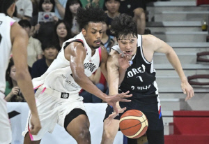 이현중에 악재? ESPN의 진단 "샌안토니오, 올 여름 웸비 보좌할 백업센터 영입이 핵심. 차세대 3&D 신예 카터 브라이언트 중용"
