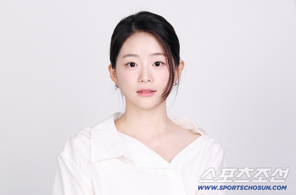 '폭싹 속았수다' '21세기 대군부인'에 이어 '멋진 신세계'까지 매 작품 변주에 성공하며 연기 스펙트럼을 넓히고 있는 배우 채서안이 스포츠조선을 방문해 카메라 앞에서 매력을 발산하고 있다. 사진=정재근 기자 cjg@sportschosun.com/2026.6.16/