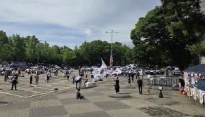'개표소 봉쇄' 17일차…총리 인근 방문 소식에 침묵시위 제안도
