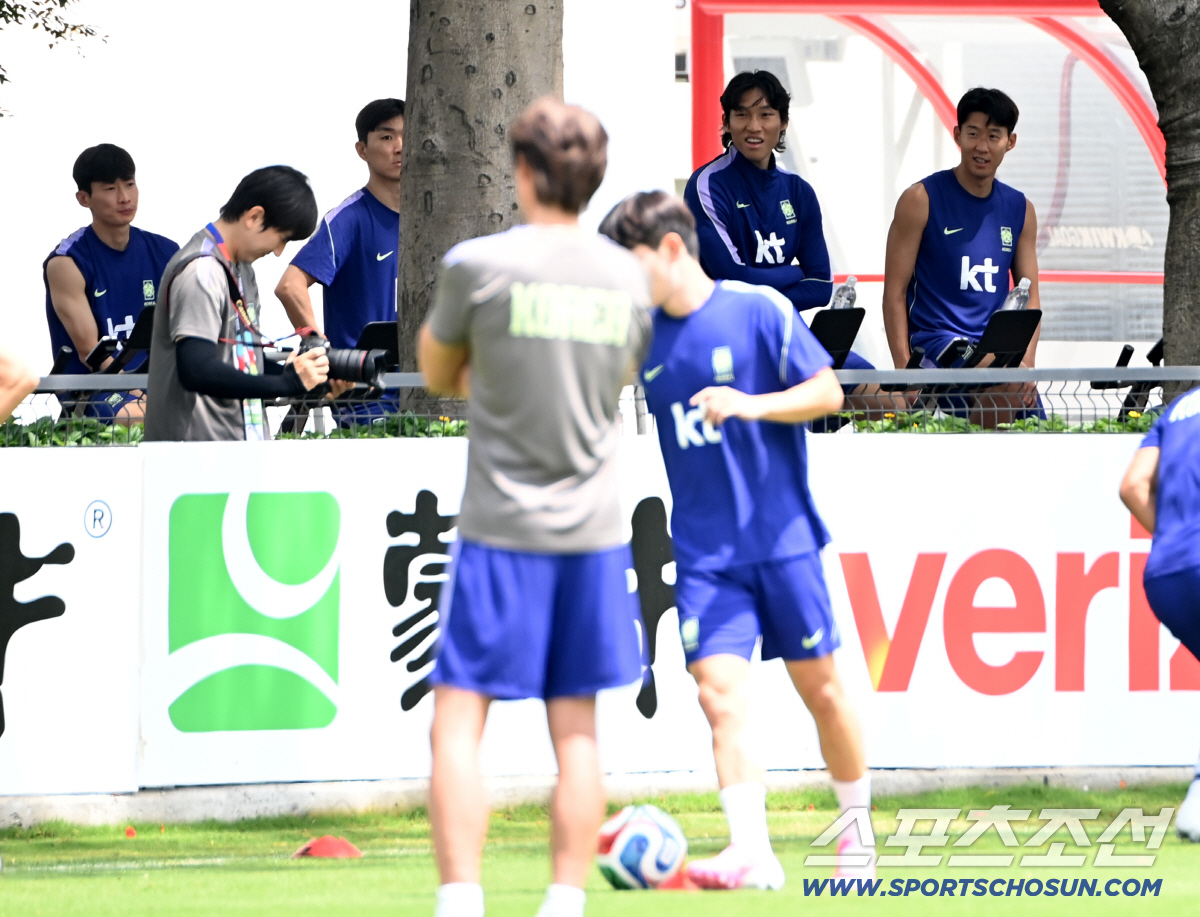 2026 북중미 월드컵 멕시코전을 마친 대한민국 월드컵 대표팀이 20일(한국시각) 멕시코 과달라하라 인근 사포판 월드컵대표팀 베이스캠프 훈련장 치바스 베르데 바예에서 훈련을 가졌다. 회복훈련을 갖는 손흥민 김승규 황인범 김문환의 모습. 사포판(멕시코)=허상욱 기자 wook@sportschosun.com/2026.06.20/