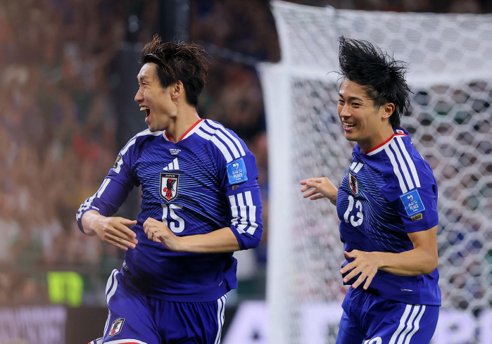 "초대박!" '죽음의 조' 일본 미쳤다, F조 1위 보인다…'감독 교체 승부수' 튀니지에 2-0 리드 중(전반 종료)