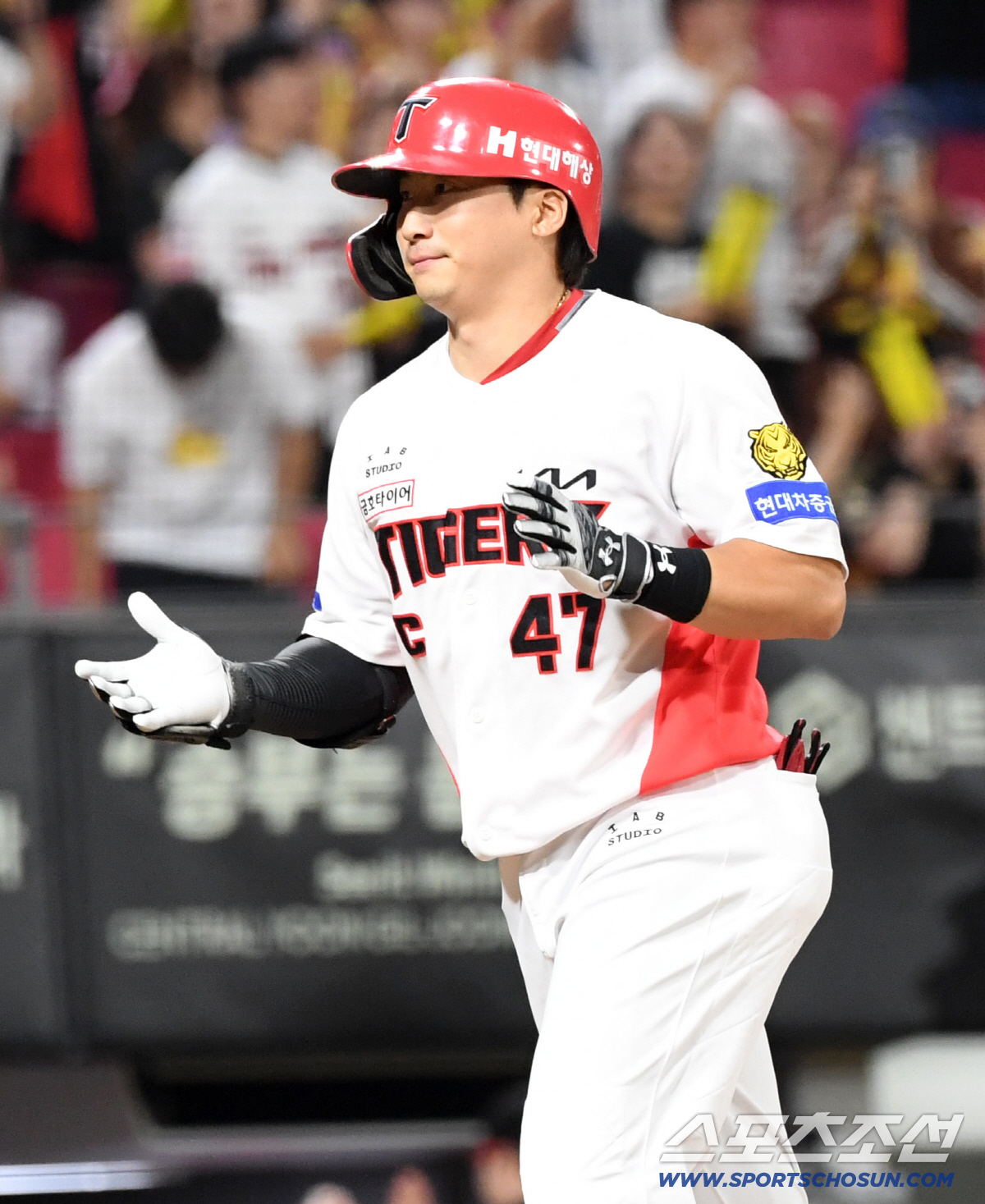 17일 광주 기아챔피언스필드에서 열린 KIA와 LG의 경기. 8회말 무사 1루 KIA 나성범이 투런포를 날린 뒤 환호하고 있다. 광주=박재만 기자 pjm@sportschosun.com/2026.06.17/
