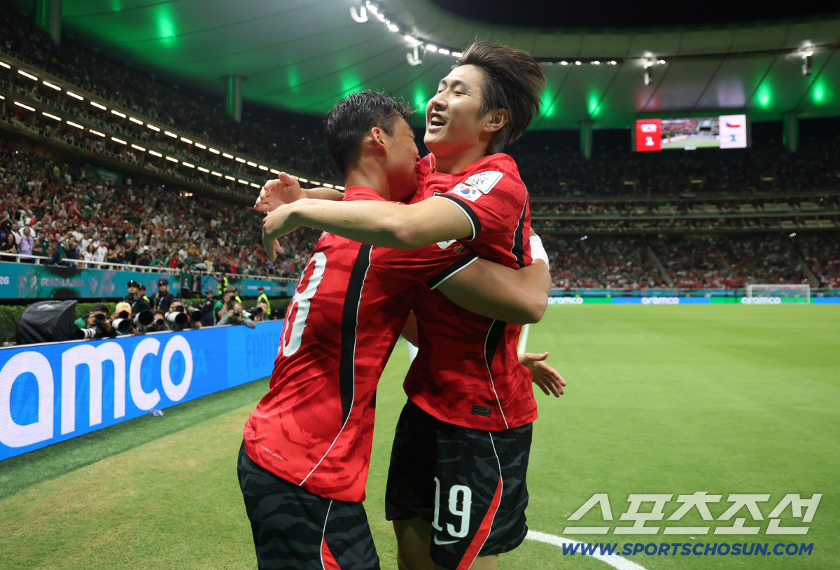 12일(한국시각) 멕시코 과달라하라 사포판의 에스타디오 과달라하라에서 열린 2026 북중미월드컵 대한민국과 체코의 경기. 결승골을 넣은 오현규가 이강인과 함께 환호하고 있다. 사포판(멕시코)=허상욱 기자 wook@sportschosun.com/2026.06.12/