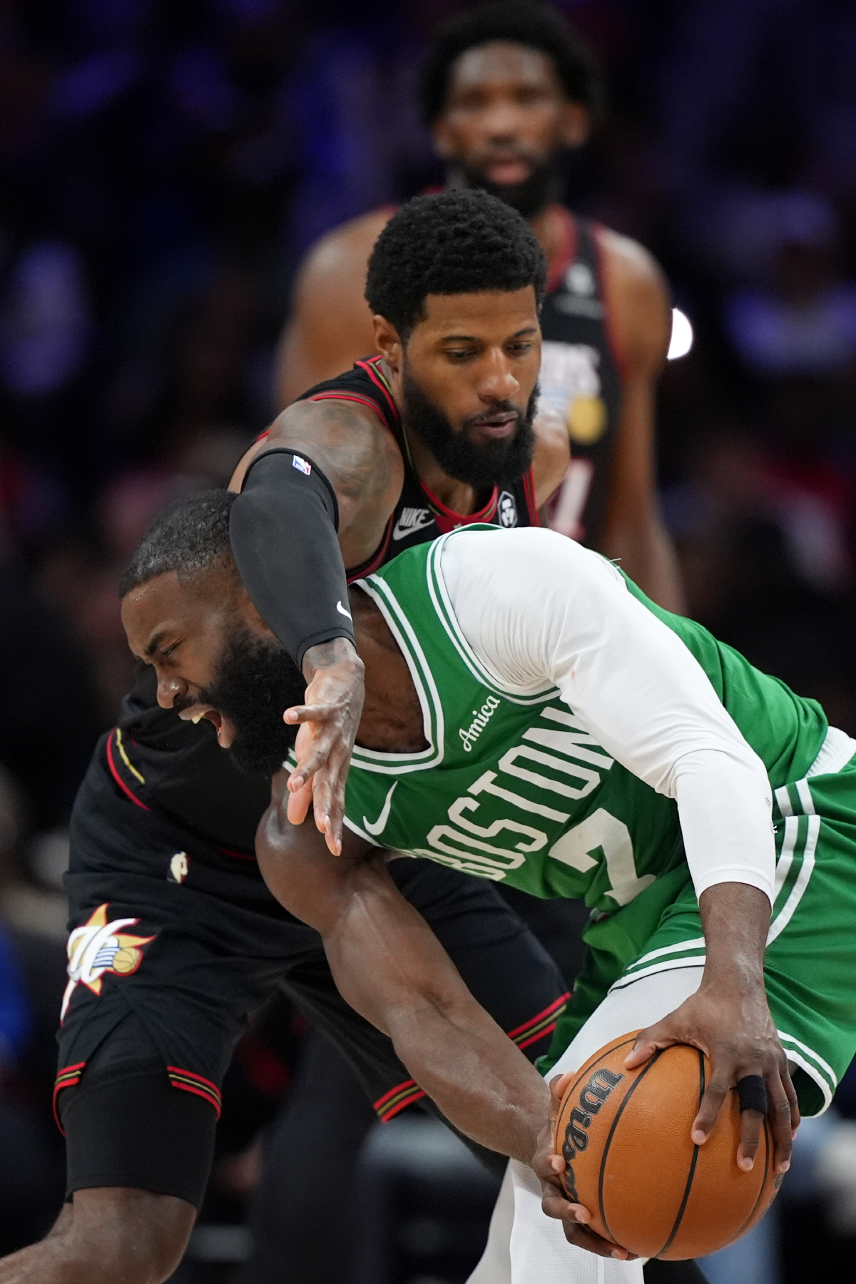 급부상한 아데토쿤보 보스턴행 딜레마. ESPN "보스턴은 우승 원-투 펀치를 해체해야 한다"