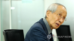 [삶-특집] "국회의원 뿐 아니라 보좌관한테 승진로비 하기도"