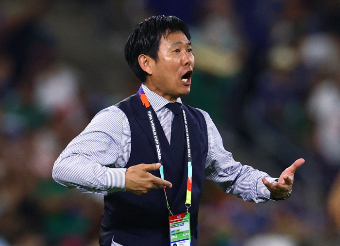 "역대급 칭찬!" '日, 스스로 역사 새겼다' 亞 새 역사 작성…ESPN '진정한 강자로 상대 압도'→'꿈을 향해 올바르게 걷기 시작했다'