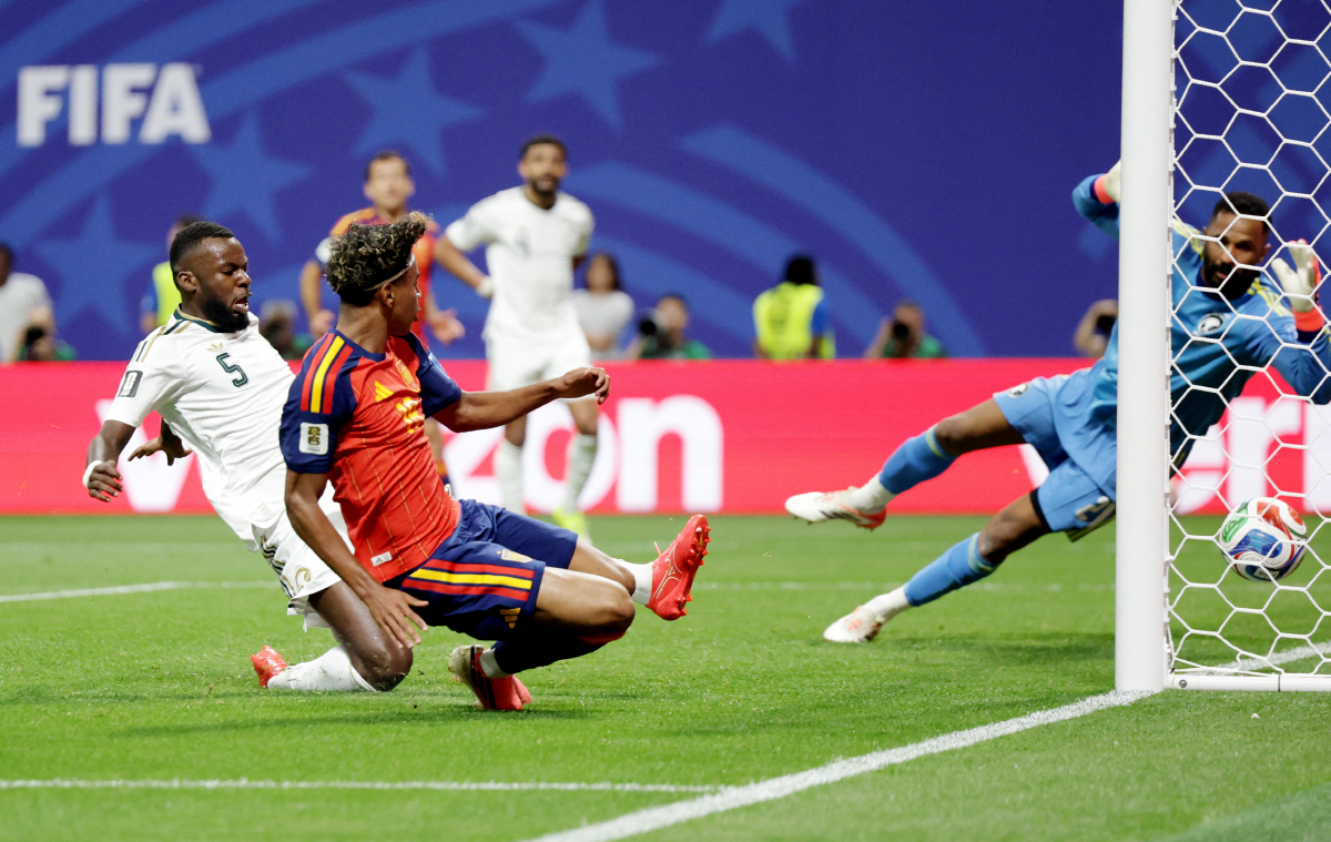 Soccer Football - FIFA World Cup 2026 - Group H - Spain v Saudi Arabia - Atlanta Stadium, Atlanta, Georgia, U.S. - June 21, 2026 Spain's Lamine Yamal scores their first goal REUTERS/Claudia Greco