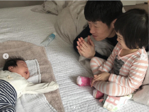 박지성, 아들딸과 한침대에 나란히…♥김민지가 공개한 ‘현실 아빠 일상’