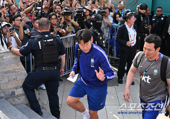 "손흥민은 팀의 리더" '이게 바로 대한민국 캡틴의 위상' SON 인기 미쳤다…전 세계 팬 매료 '뜨겁게 응원'[몬테레이NOW]