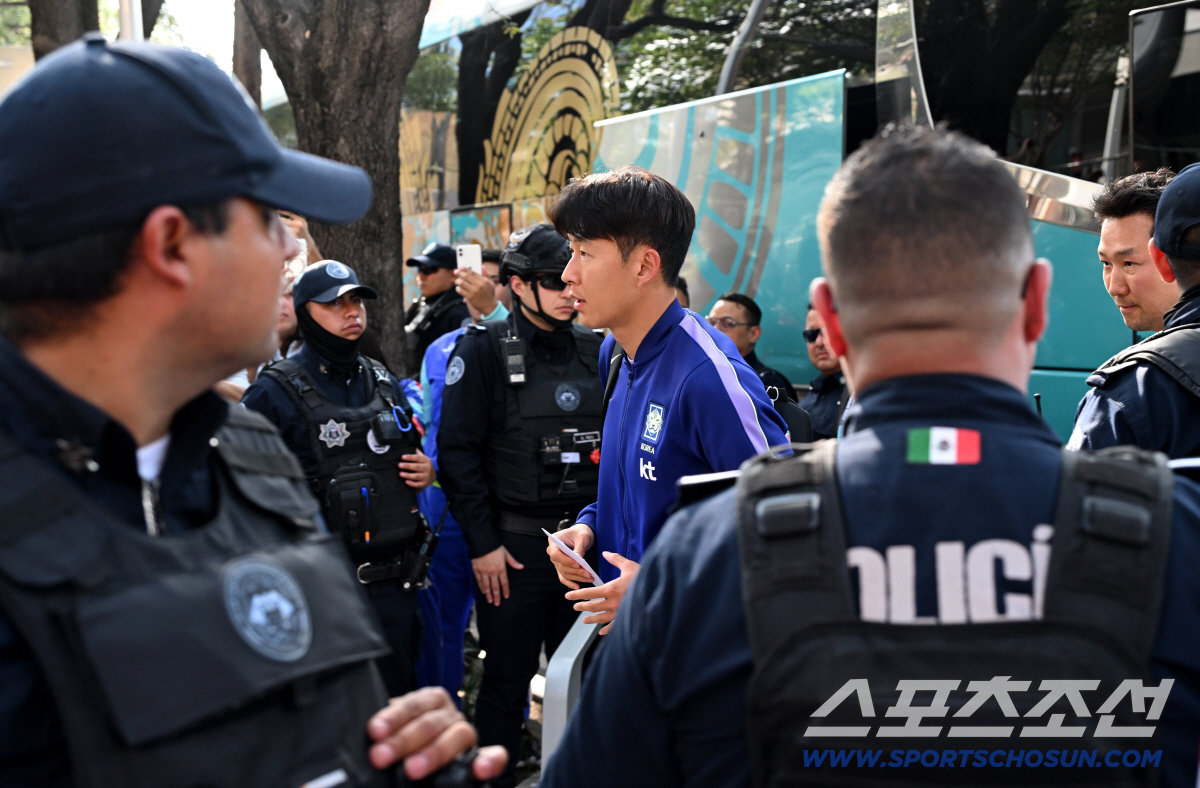22일(한국시각) 대한민국 월드컵대표팀이 2026 북중미 월드컵 남아공과의 경기를 위해 멕시코 몬테레이에 입성했다. 대표팀 숙소로 들어서는 손흥민의 모습. 몬테레이(멕시코)=허상욱 기자 wook@sportschosun.com/2026.06.22/