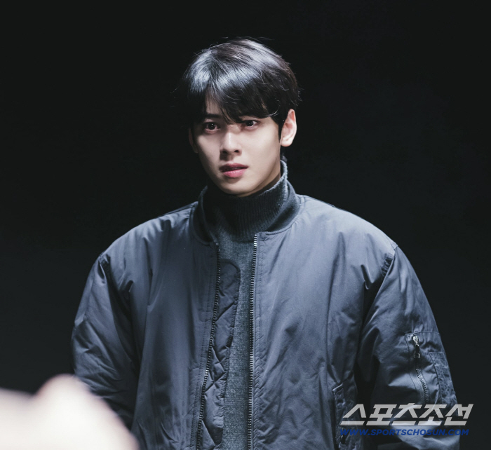 [청룡랭킹] '2025년 하반기 1위' 차은우, 팬들의 뜨거운 사랑과 응원 속에서 스펙트럼 무한 확대 ing