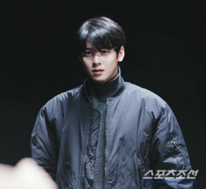 [청룡랭킹] '2025년 하반기 1위' 차은우, 팬들의 뜨거운 사랑과 응원 속에서 스펙트럼 무한 확대 ing
