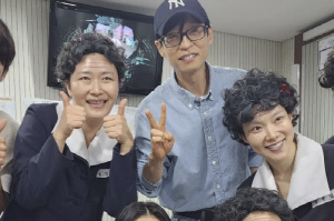 유재석, 바쁜 와중 후배 공연장 깜짝 등장...대기실 발칵 뒤집은 '의리'