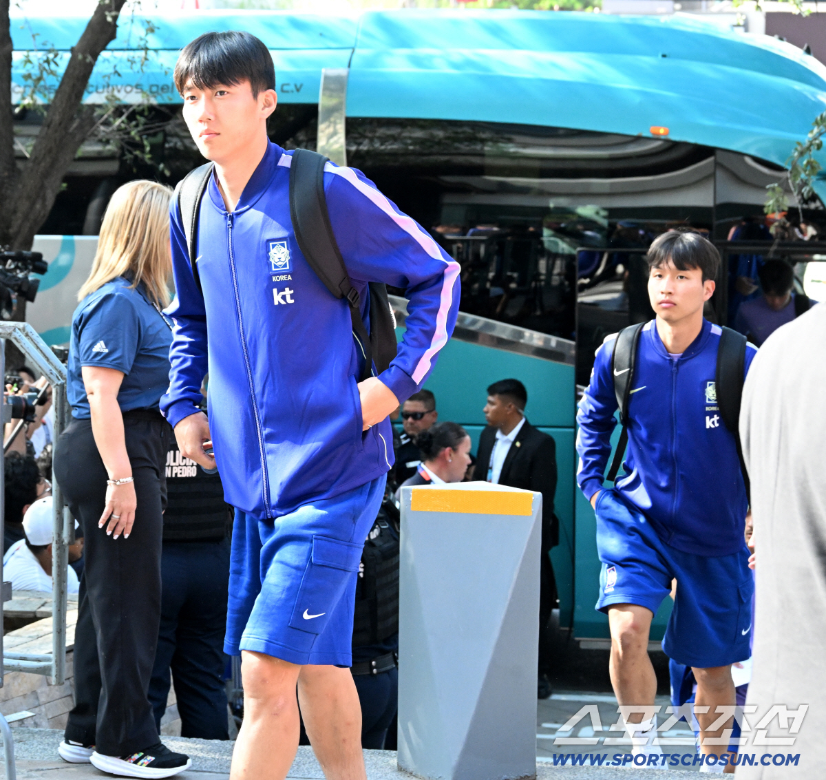 22일(한국시각) 대한민국 월드컵대표팀이 2026 북중미 월드컵 남아공과의 경기를 위해 멕시코 몬테레이에 입성했다. 대표팀 숙소로 들어서는 이한범과 엄지성의 모습. 몬테레이(멕시코)=허상욱 기자 wook@sportschosun.com/2026.06.22/