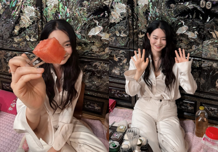 '김우빈♥' 신민아, 42세 MZ사진에 민망 "그봐 웃기잖아!"