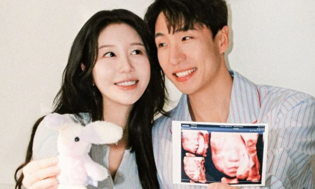 Nabi, after giving birth to her second child, opens up in a candid 19 talk 'Why I don't tie up Jo Seong-hwan? Even kissing feels awkward, and we never really cross paths'