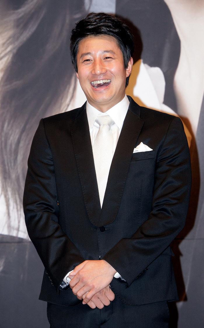 Lee Hoon, burdened by 3 billion won in debt, returns to the screen after 17 years... Cast in 'December 3 Martial Law'