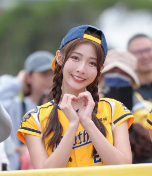 "韓 치어리더만 억대 연봉" 대만 19만 팔로워 치어리더 흉기 피습, 활동 잠정 중단 조치…업계 문제 수면 위로