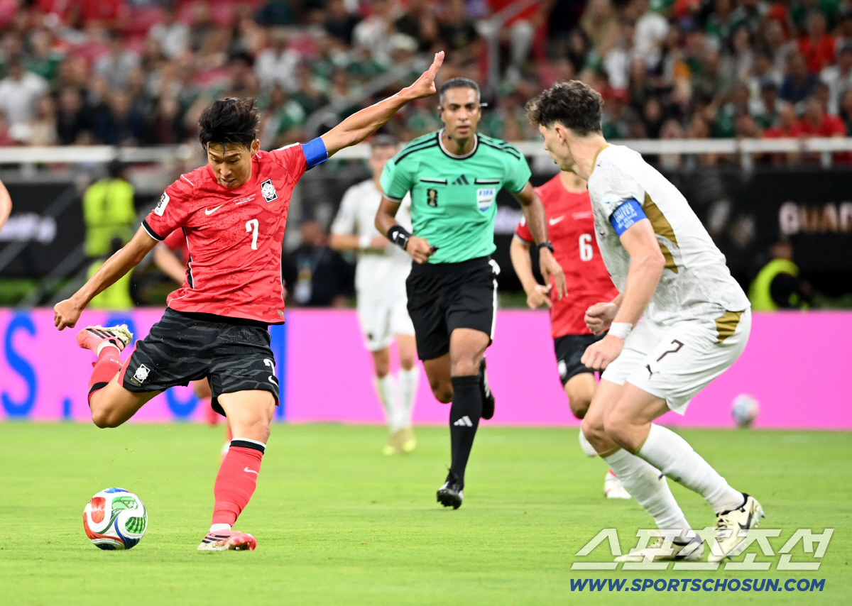 12일(한국시각) 멕시코 과달라하라 사포판의 에스타디오 과달라하라에서 열린 2026 북중미월드컵 대한민국과 체코의 경기. 손흥민이 슈팅을 시도하고 있다. 사포판(멕시코)=허상욱 기자 wook@sportschosun.com/2026.06.12/