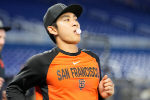 '충격 항명 사태' ML 2위 이정후, 난장판 SF에서 더 뛰어야 하나…"트레이드 불가" 선언이라니