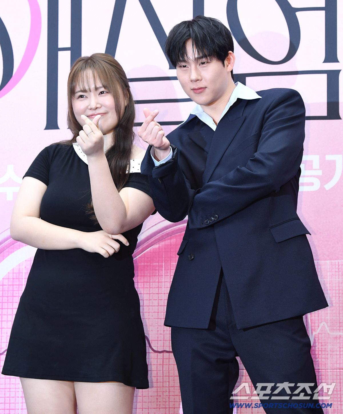 23일 상암동 스탠포드호텔에서 넷플릭스 예능 '연애실험실' 제작발표회가 열렸다. 포즈를 취하고 있는 찰스엔터 김찬미, 주헌. 상암=송정헌 기자 songs@sportschosun.com/2026.06.23/