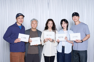 [공식] 정려원X하윤경, '참교육' 감독 신작 '퍼스트 닥터' 워맨스 펼친다..넷플릭스 제작 확정