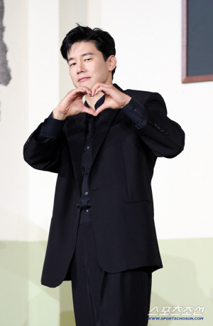 韓의 존 시나 열일한다..'참교육' 흥행 터진 김무열, 차기작도 넷플릭스行 '퍼스트 닥터' 출연