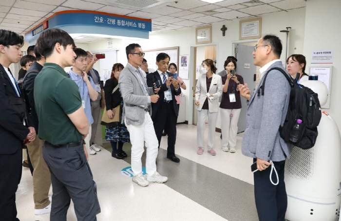 Hallym University Sacred Heart Hospital Introduces Smart Hospital Cases, Including AI, Big Data and Command Center, to Japanese Delegation
