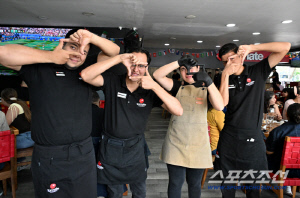 "손흥민 대체 왜 그러는 거야!" 멕시코 팬들 폭발했던 타코집 방문, "쏘니 진짜 나이스 가이" 직원이 직접 공개한 SON 방문 후기
